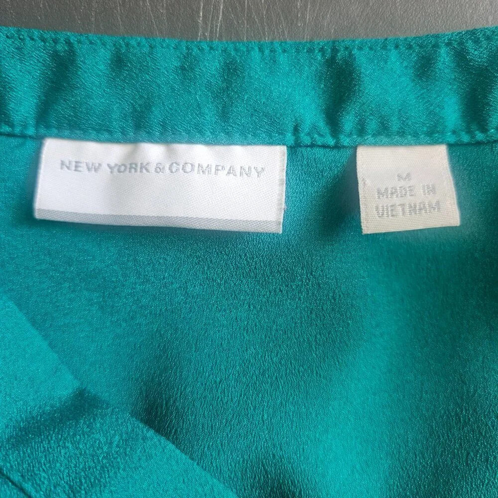 New York & Company Teal Green Sleeveless Blouse Medium Half-Button Shell - Picture 7 of 12